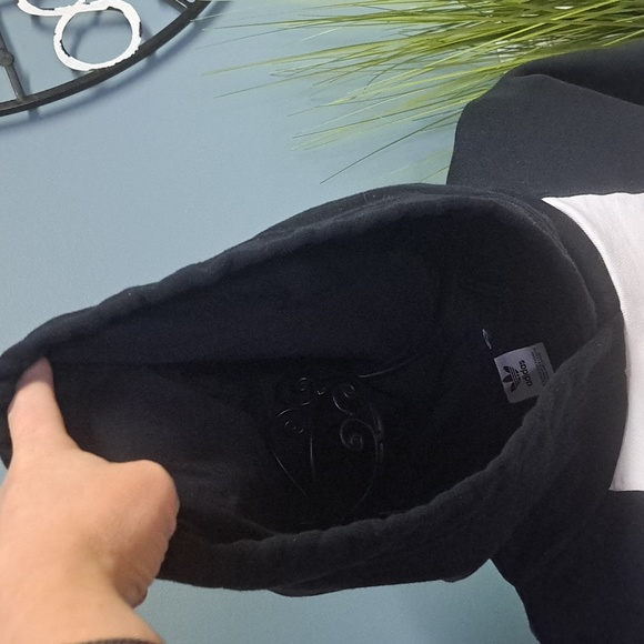 Adidas Size Large Crop Pullover Large Logo - Picture 4 of 9